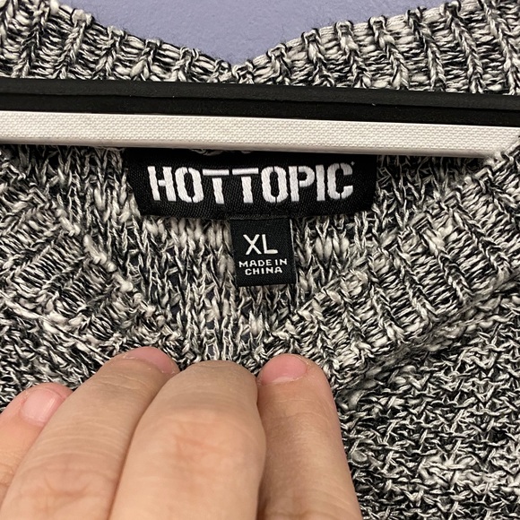 Hot Topic Sweater - Picture 3 of 3